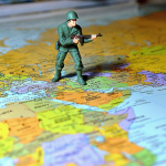 Il paradosso dell'egemonia e la trappola del conflitto permanente